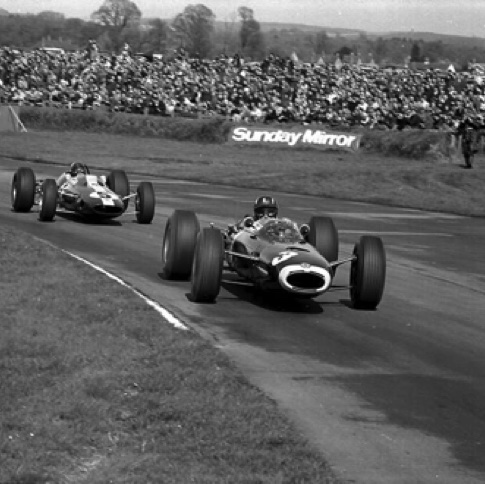St Mary trophy à Goodwood : Graham Hill devant Jim St Mary trophy à Goodwood : Graham Hill devant Jim
